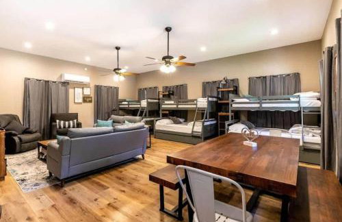 Lakefront 3BR with Bunkhouse and Kayaks, Rowboat Included - Foto 15