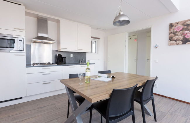 Detached Single Story Holiday Home Near the Sea - Photo 5