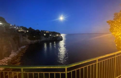 La Casa di Samantha a Villa Regina a picco sul mare con piscina - Photo 40