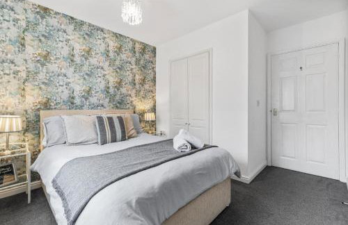 Modern 2-BR Home WiFi plus Parking - Photo 12