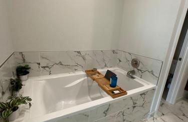 The Canvas Modern 4BR Retreat Rooftop - Photo 22