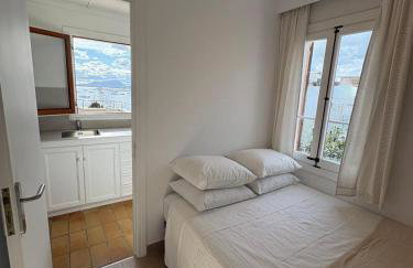 Ático con terraza y vistas al mar en primera línea - Foto 13