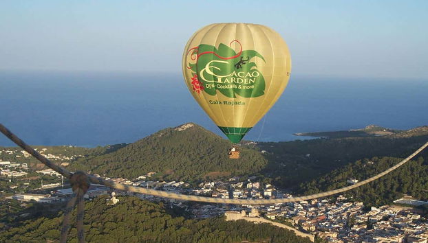 Enjoying the hot air balloon ride