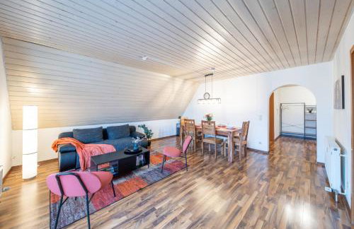 Modernes Apartment mit Balkon, Parkplatz, Waschmaschine für 4-5 Gäste - Foto 16