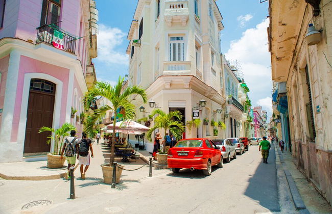 Lujoso Apto WIFI Gratis Balcon y Jacuzzi - Photo 31