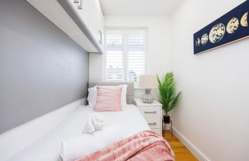 5 Bedroom House , Free Parking , Pool Table , Arcade Machine , Garden , Sleeps 9 , Offers , Ideal For Contractors , Families , Long Term Stays - Foto 13