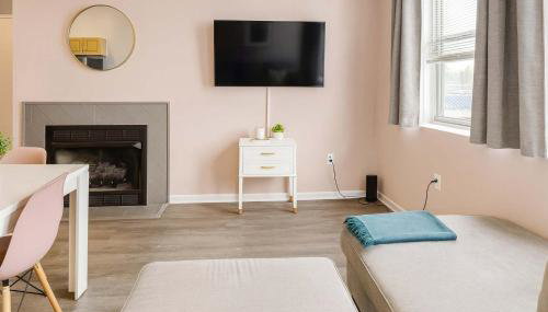 Pink playhouse sq near Progressive field & CSU - Foto 3