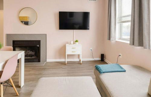 Pink playhouse sq near Progressive field & CSU - Photo 3