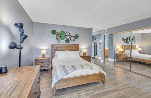 Point Loma 2BR Townhome w Parking in Prime Location - Foto 32