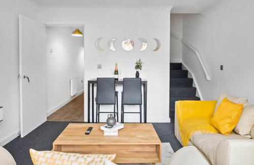 Modern Two Bed House - Garden - Parking - Smart TV - 2GMS - Foto 9