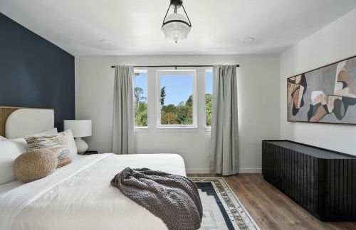 Kerns 6BR - New Spanish Style Group Stay - Photo 3