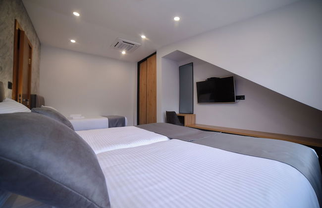 Lakeside Residence - Photo 11