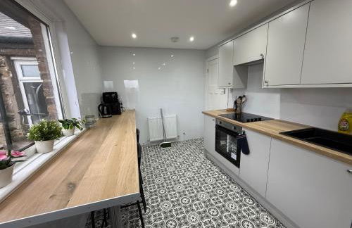 Duke's Retreat - 4 BR Sleeps 8 Ideal 4 Contractors - Foto 34