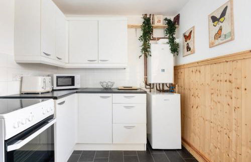 The Old Salt Store, 2 bed apartment with stunning river view - Photo 7