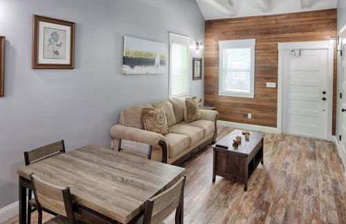 Updated Cottage in Heart of Town Park & Walk - Foto 12