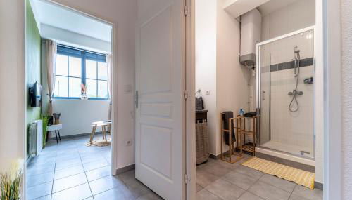 Stay Cosy Lille I Tourcoing - Appartement - Hypercentre - Parking securise - Wifi - Netflix - Cuisine - Foto 3