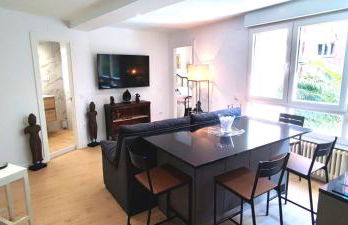 Moderno, luminoso y exterior en calle peatonal - Foto 1