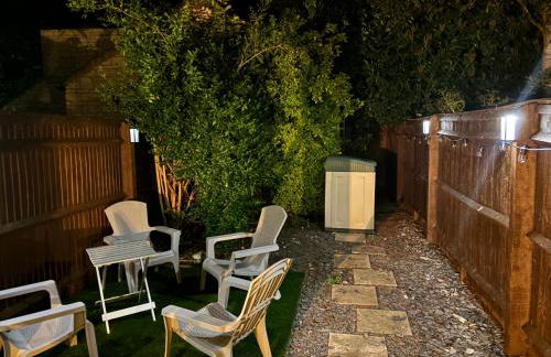 Redwing Retreat Bicester Village - Stylish Retreat Steps from the Shops - 2 Bed House with Garden and Parking - Foto 12