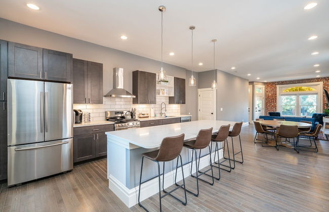 Parkside Comfort | JZ Vacation Rentals - Photo 1