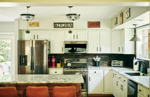 Bear House Catskills Cabin- Private Pool, Pond, Hot Tub, Dog-Friendly Sleeps 9 Adults - Foto 27