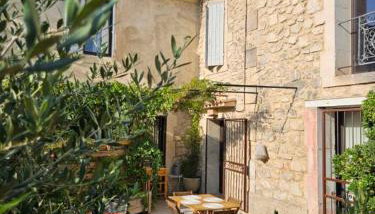Un air de vignes, jacuzzi privatif, centre maussane - Photo 1
