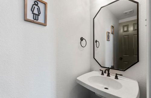 The Bonnie - 5 Bed Near Everything - Photo 39