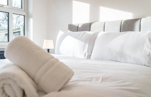 Pass the Keys Stylish 4 Bedroom Home with Parking in Borehamwood - Foto 15