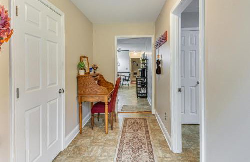 Enchanting Creekside Cottage with Hot Tub - Foto 11