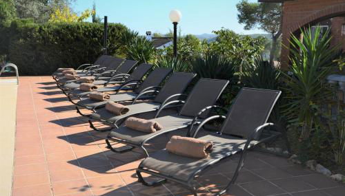 Villa Sitges Soledad 15 minutes drive from Sitges XXL swimming pool 12 p - Foto 5, sunbed