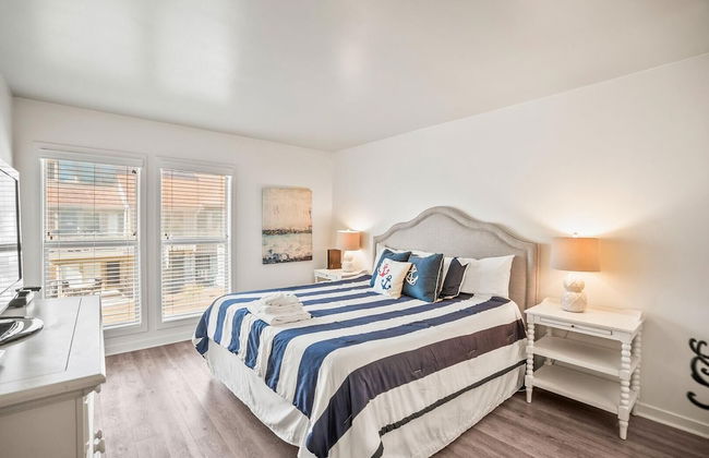 Recently Renovated Condo w/ Breezy Ocean Views - Steps to Beach - Foto 4