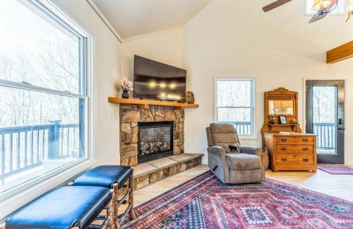 'The Eagles Nest at Alpine' Cabin w/ Fireplace! - Photo 9