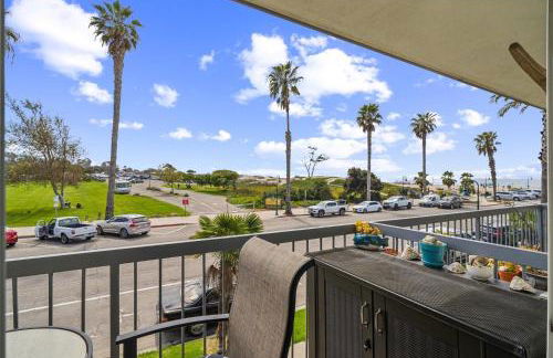 Beautiful 1 Bed Beach Balcony Condo #207 - Photo 8