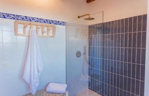 Villa renovada vista al mar y piscina climatizada - Foto 55