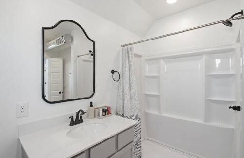 Modern 2BR Near Downtown OKC home - Foto 21