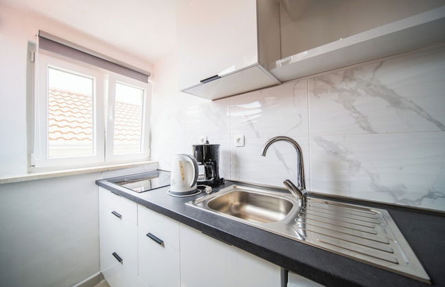 M & J Central Suites - Photo 54