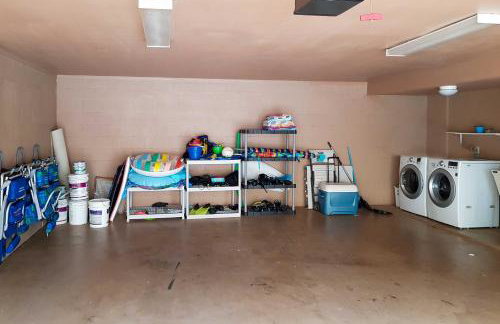 Bright & Airy Lahaina Condo - Walk to Beach! - Foto 24