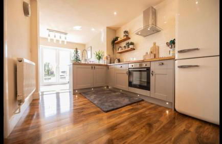 Stunning views, Hot tub, 5 mins to Chester - Photo 39