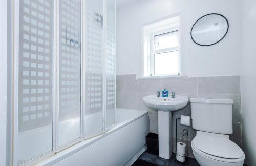 Charming 2 Bed House, Sleeps 6, Free parking, Contractors welcome - Foto 39