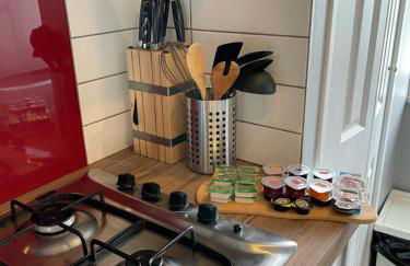 Top Floor 1 Bedroom Apartment with views over London - Photo 7