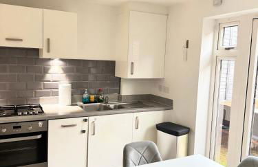 Parkside Luxury 3 bedroom home, 5 min to Ebbsfleet Station and has free Parking - Foto 41