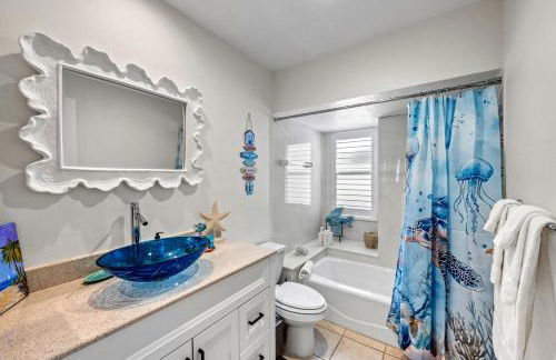 Siesta Key Waterfront Oasis - Heated Pool, Dock, Walk to Village & Beach - Photo 31