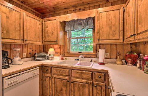 11 Mi to Boone Secluded Pet-Friendly Cabin! - Photo 11