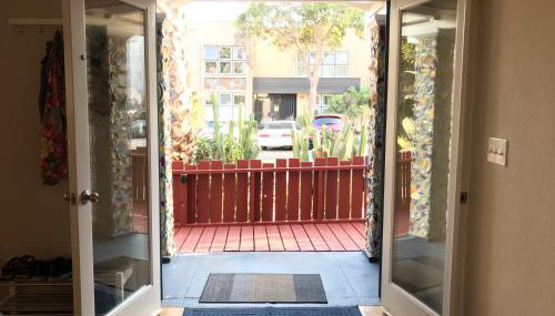 Long Beach House - Photo 3