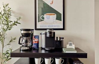 CASA Arlington Suite with Top-Tier Amenities & Parking - Foto 12