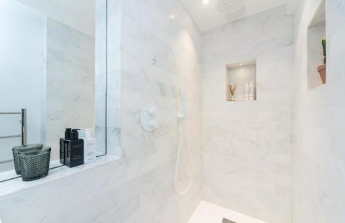 Chic & Cozy Flat in SW London, Perfect Location! - Pass the Keys - Foto 23