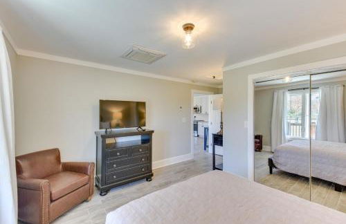 Modern Clarkesville Cottage with Decks and Patio! - Foto 11