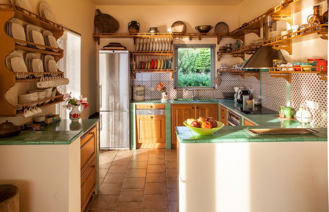 Absolute Villa by Stylish Stays - Photo 23