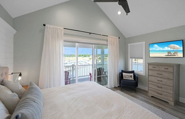 Hook, Wine, & Sinker - Photo 36