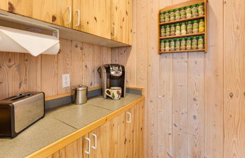 Private Peninsula! Modern-Rustic Fall Lake Cabin - Foto 13