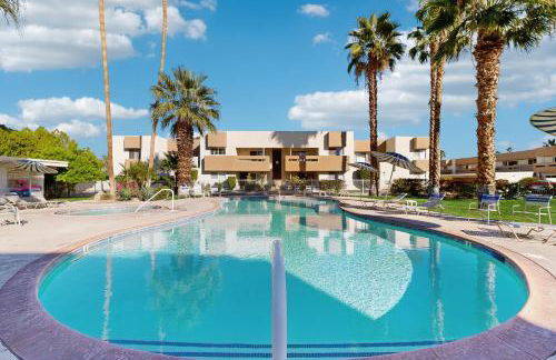 Stylish, Dog-Friendly Condo with Grill, shared Pool and Spa - Close to Downtown - Foto 1